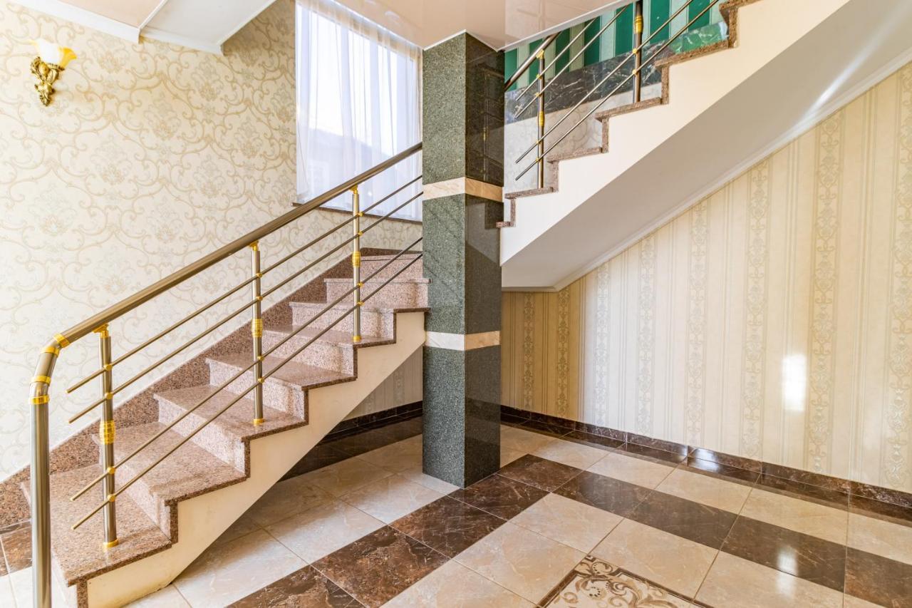 Zeleniy Bir Hotel Bukovel Eksteriør billede